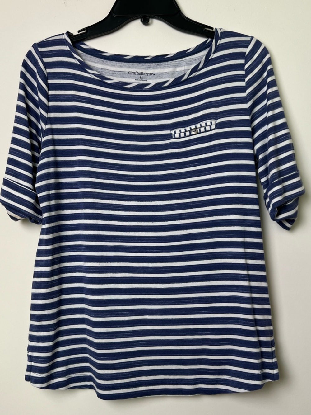 Croft and Barrow women’s size M blue/white striped top tab button short sleeves.